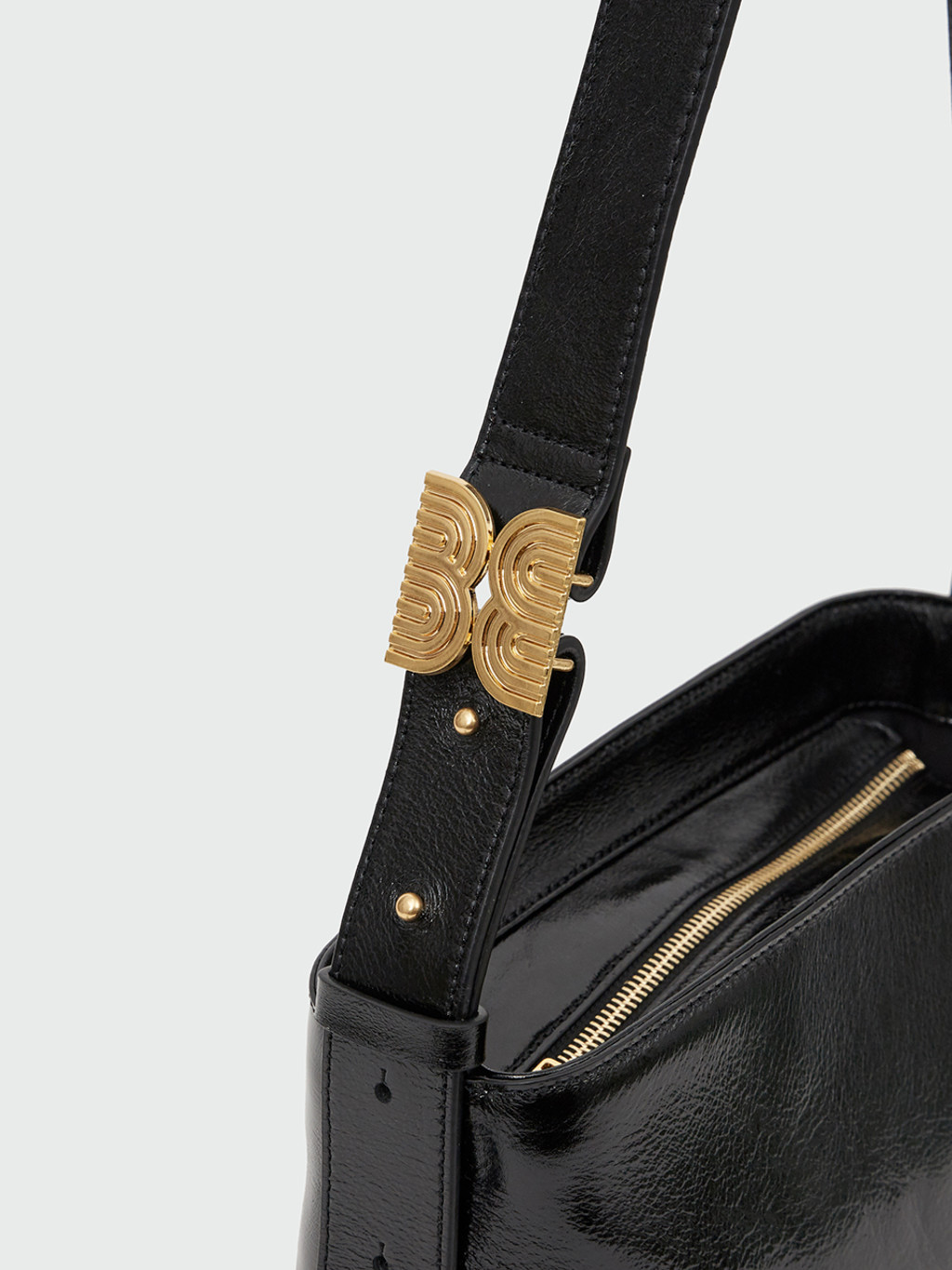 HALOS Small Trapezoid Shoulder Bag - Black : EENK SHOP