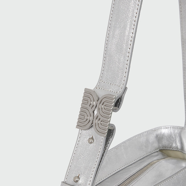 [EENK] / ☆ HALOS Small Trapezoid Shoulder Bag / Red HALOS Small Trapezoid Shoulder Bag - Red : EENK SHOP