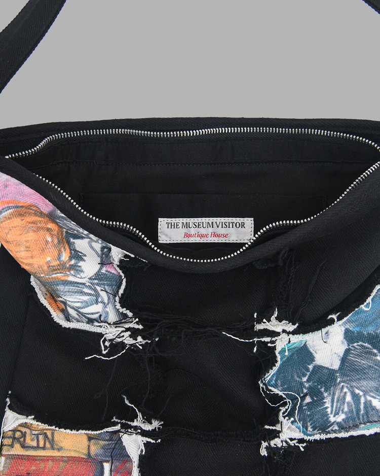 SCULPTURAL ART BAG : THE MUSEUM VISITOR