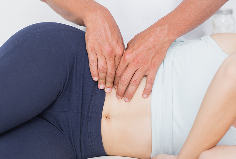 촉진 및 유발 검사를 진행하고 있는 사진