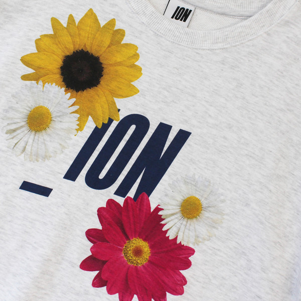 スウェット・トレーナー IONSEOUL Four Flower Printing Sweatshirt 아이온 플라워 프린팅 맨투맨