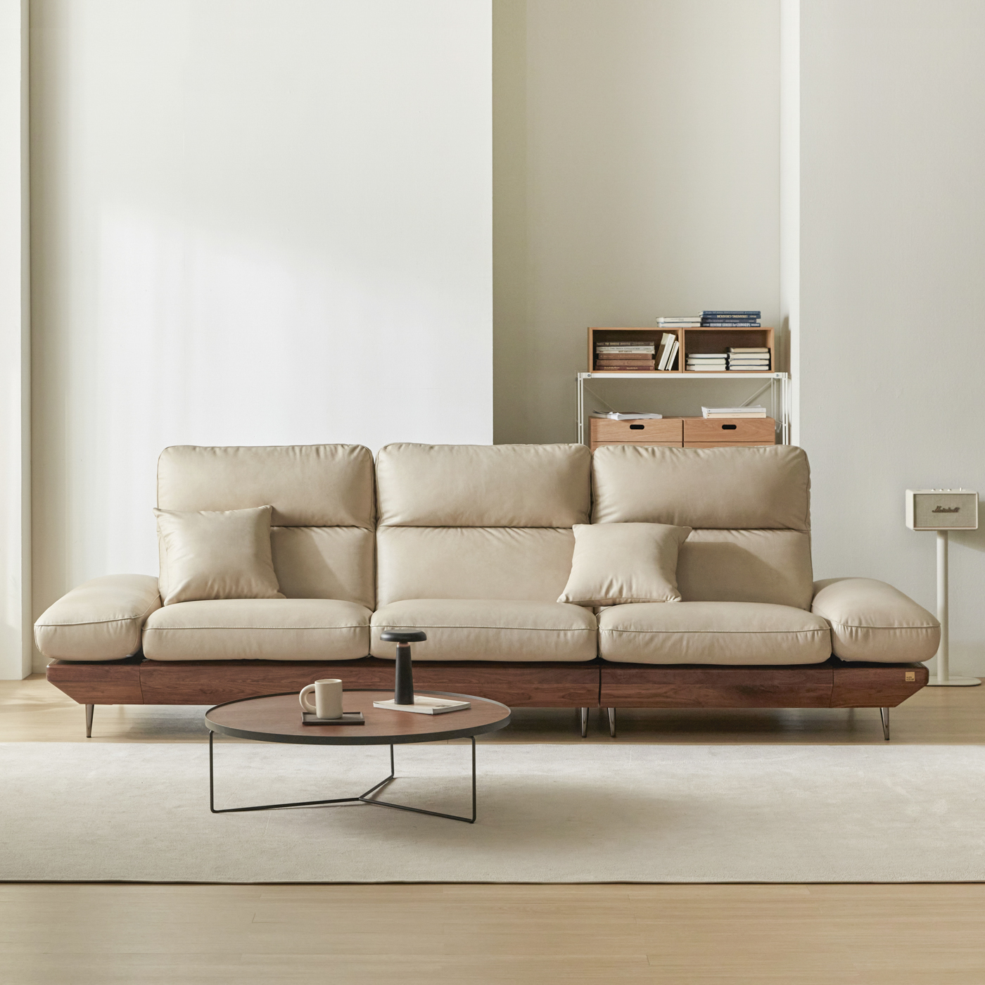 <p style="text-align:left; font-size:16px; margin-top:26px;">Gotha Sofa<br><span style="color:#666;">₩ 2,568,000~</span></p>