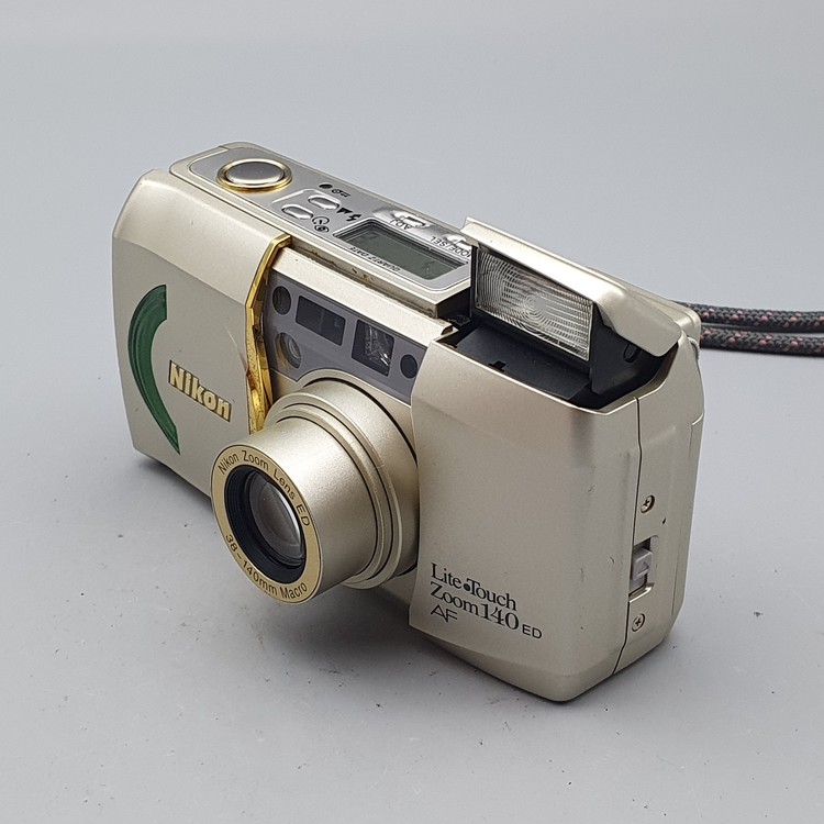 ⌘完動品！ 作例、電池付！ Nikon LiteTouch ZOOM 140⌘ Nikon Lite Touch Zoom 140 ED AF – Retro Camera Shop