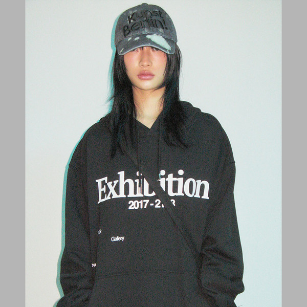 THE MUSEUM VISITOR★韓国★人気★EXHIBITION GRAPHIC HOODIE EXHIBITION GRAPHIC HOODIE (BLACK) : THE MUSEUM VISITOR