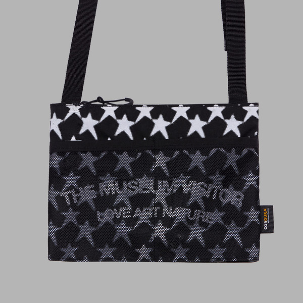 STAR PRINTED SACOCHE BAG (BLACK) : THE MUSEUM VISITOR