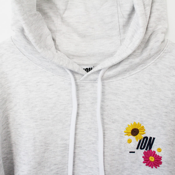 スウェット・トレーナー IONSEOUL Four Flower Printing Sweatshirt 아이온 플라워 프린팅 맨투맨