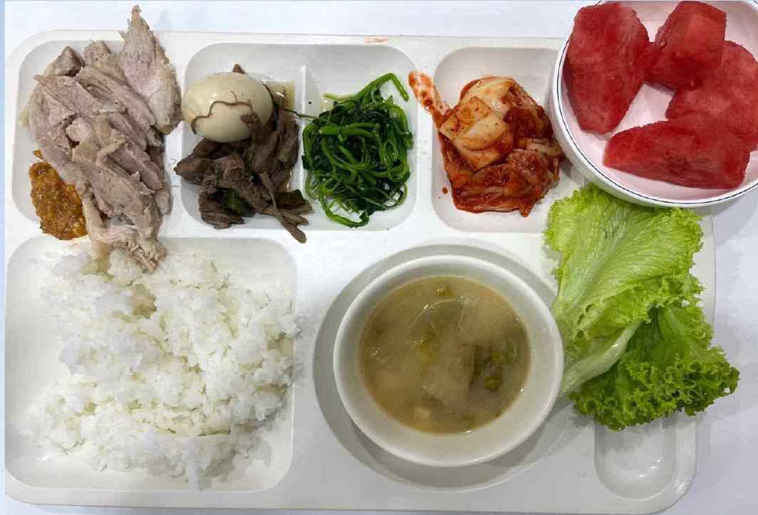 EEC 캠프 저녁으로 제공된 한식 식판