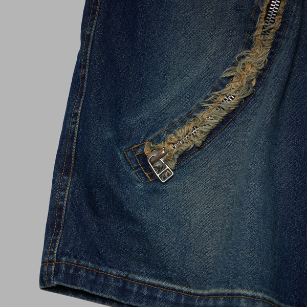 CURVED ZIPPER DENIM SHORTS (WASHED BLUE) : THE MUSEUM VISITOR