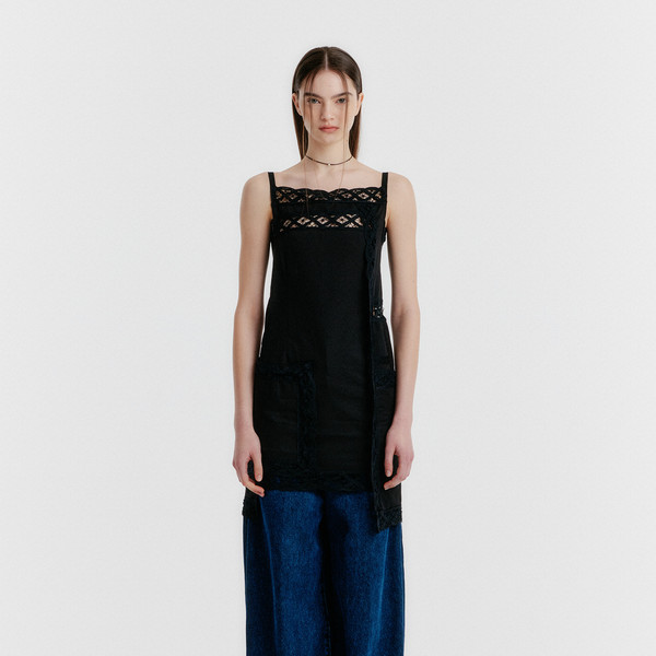 YONIKA Lace-trim Top - Black : EENK SHOP
