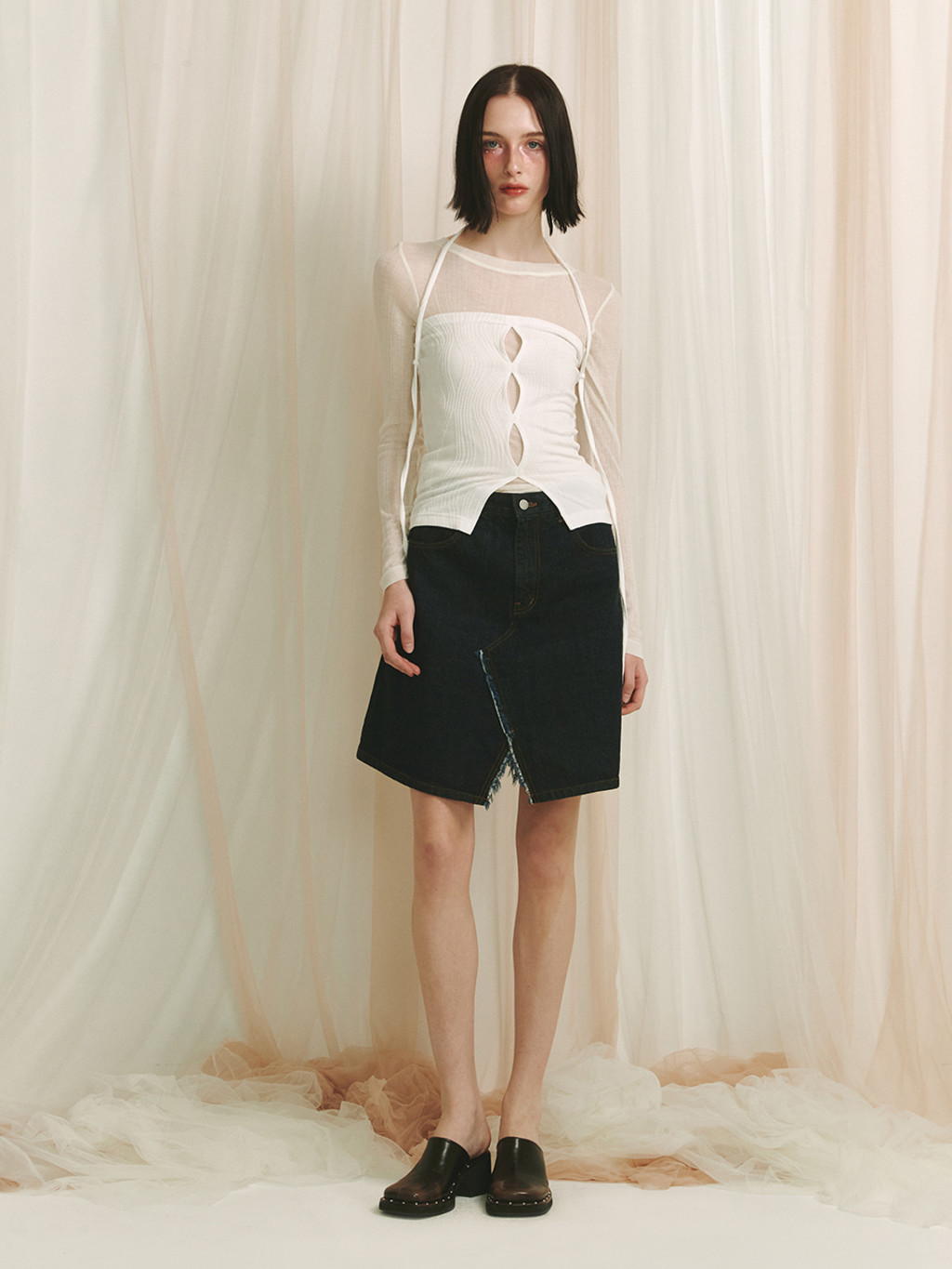 ★MEENDERI★FRONT SLIT DENIM SKIRT - INDIGO★正規品/直送料込 MEENDERI] FRONT SLIT DENIM SKIRT - INDIGO