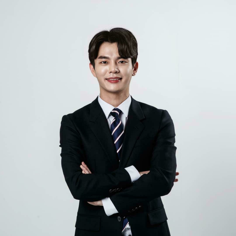 <p style="text-align: center; line-height: 1.5;"><span style="color: rgb(255, 255, 255);"><strong><span style="font-size: 20px;">SPOTV 캐스터</span></strong></span></p>  <p style="text-align: center; line-height: 1.5;"><span style="color: rgb(255, 255, 255);">양동석님</span></p>