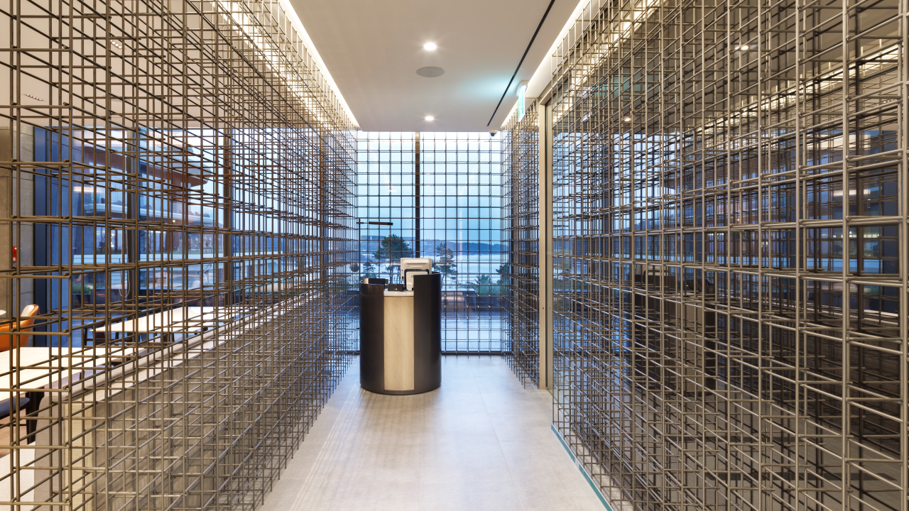 <strong>PARNAS HOTEL<br>JEJU ISLAND</strong>