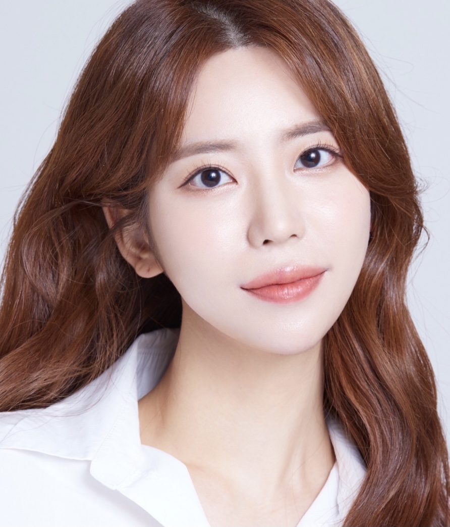 <p style="text-align: center; line-height: 1.5;"><span style="color: rgb(255, 255, 255);"><strong><span style="font-size: 20px;">머니투데이 아나운서</span></strong></span></p>  <p style="text-align: center; line-height: 1.5;"><span style="color: rgb(255, 255, 255);">이수연님</span></p>