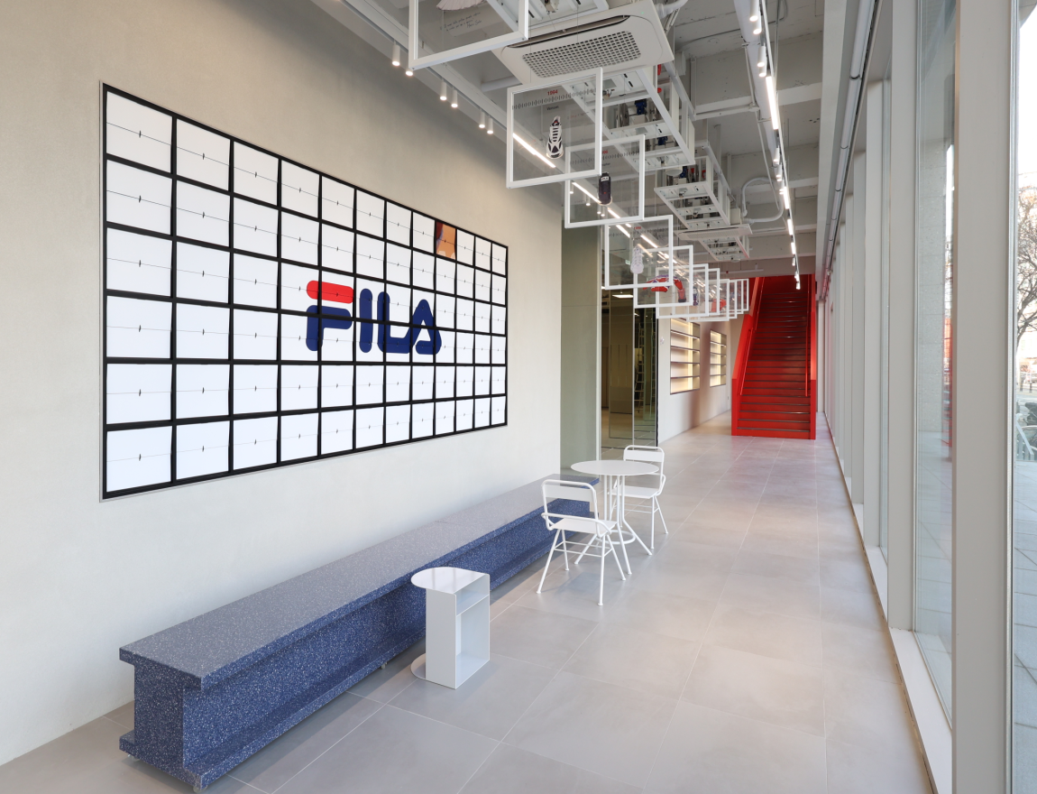 <strong>FILA<br>HOLDINGS</strong>