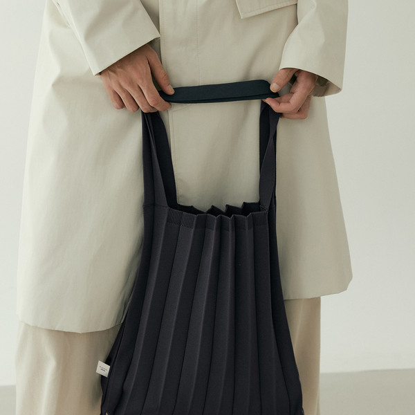 PLEATS MAMA 正規品関税込み STUDIO BAG GREY グレー（灰色）系 PLEATS MAMA(プリーツママ) - 海外通販のBUYMA
