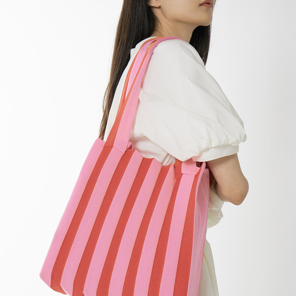 PLEATS MAMA 正規品関税込み 2WAY BAG HORIZONTAL INDIE PINK 2Way Shopper Bag Red Pink : PLEATSMAMA: Sustainable Knit