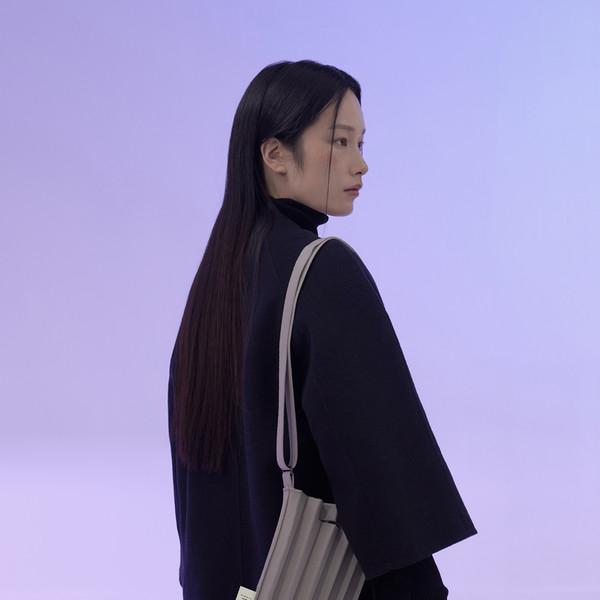 PLEATS MAMA 正規品関税込み MINI STUDIO BAG GREY Mini Studio Bag Grey : PLEATSMAMA: Sustainable Knit Pleats Bag