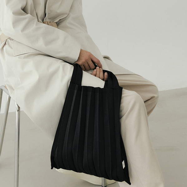 ★TOUT Y EST★ Simple shopper bag 62 pleated pleats black S 1d1e8e1b59dbcdb62632cd34500f82