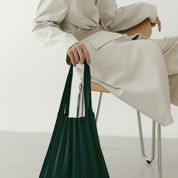 Shoulder Bag Deep Green : PLEATSMAMA: Sustainable Knit