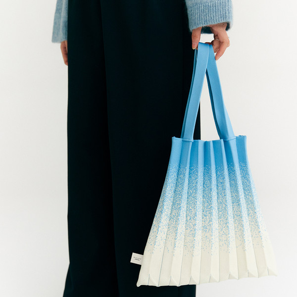 ★ PLEATS MAMA★ Shoulder Bag Ocean Sky 463282 Shoulder Bag Ocean Sky : PLEATSMAMA: Sustainable Knit Pleats Bag