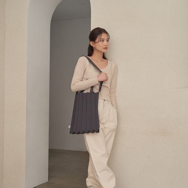Hardshell Bag Charcoal : PLEATSMAMA: Sustainable Knit Pleats Bag