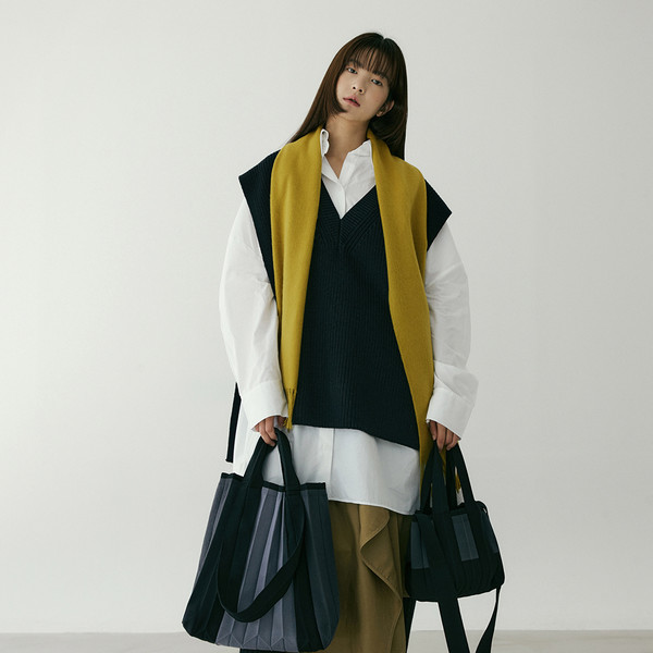 2Way Shopper Bag Black : PLEATSMAMA: Sustainable Knit Pleats Bag