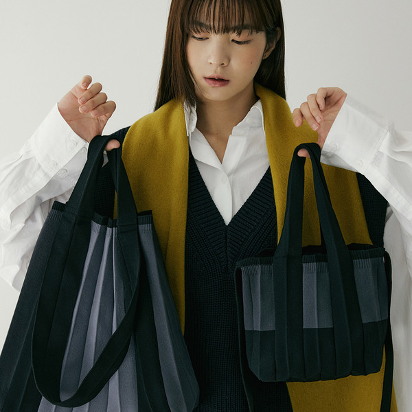 2Way Shopper Bag Black : PLEATSMAMA: Sustainable Knit Pleats Bag