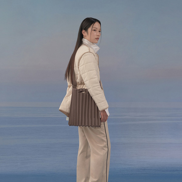 PLEATS MAMA 正規品関税込み MINI STUDIO BAG MOCHA PLEATSMAMA Mini Studio Bag - Blond/Grey/Mocha/Black