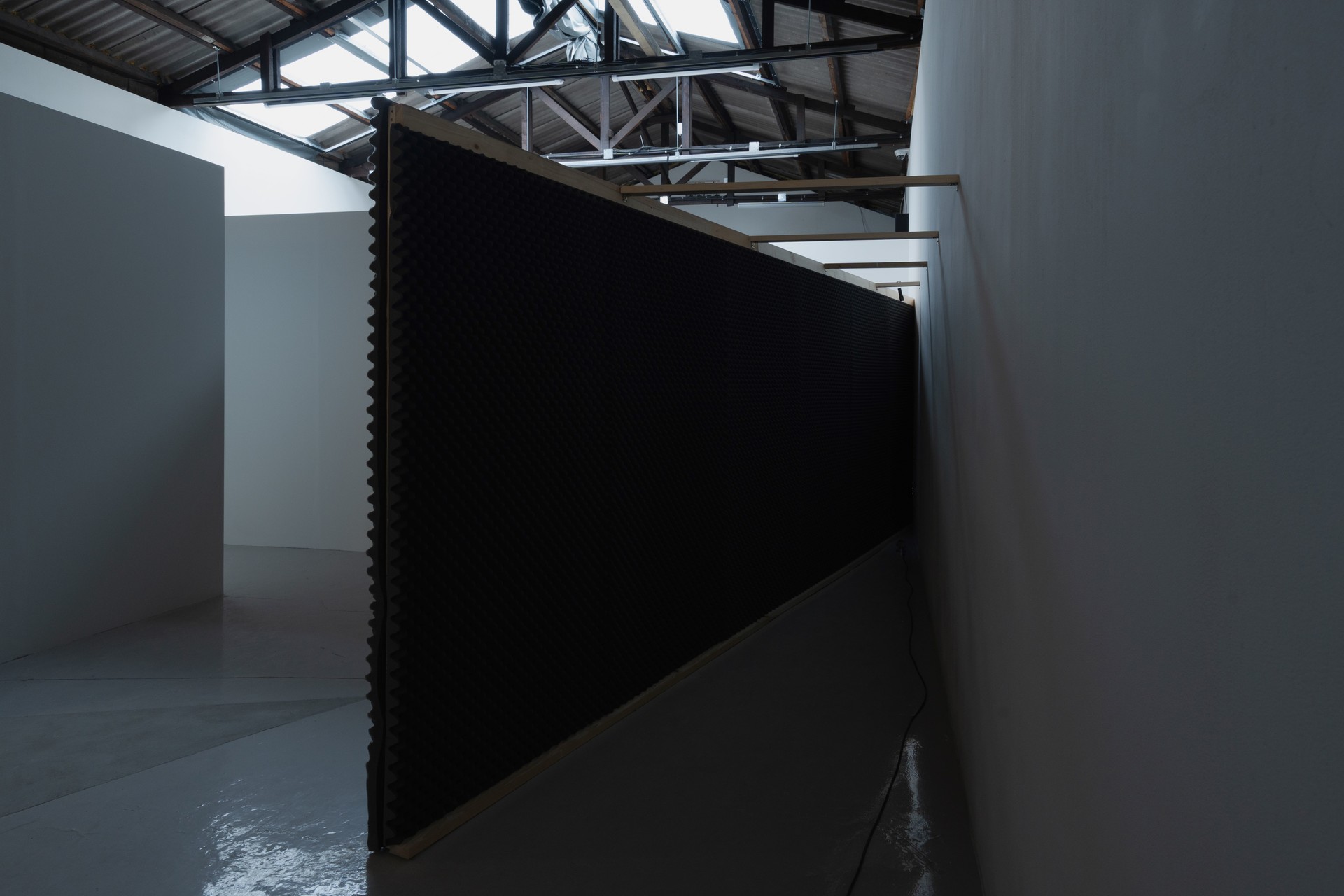 Cover by wall, 2023, 나무 골조에 방음판, 200x603.6x1.3cm