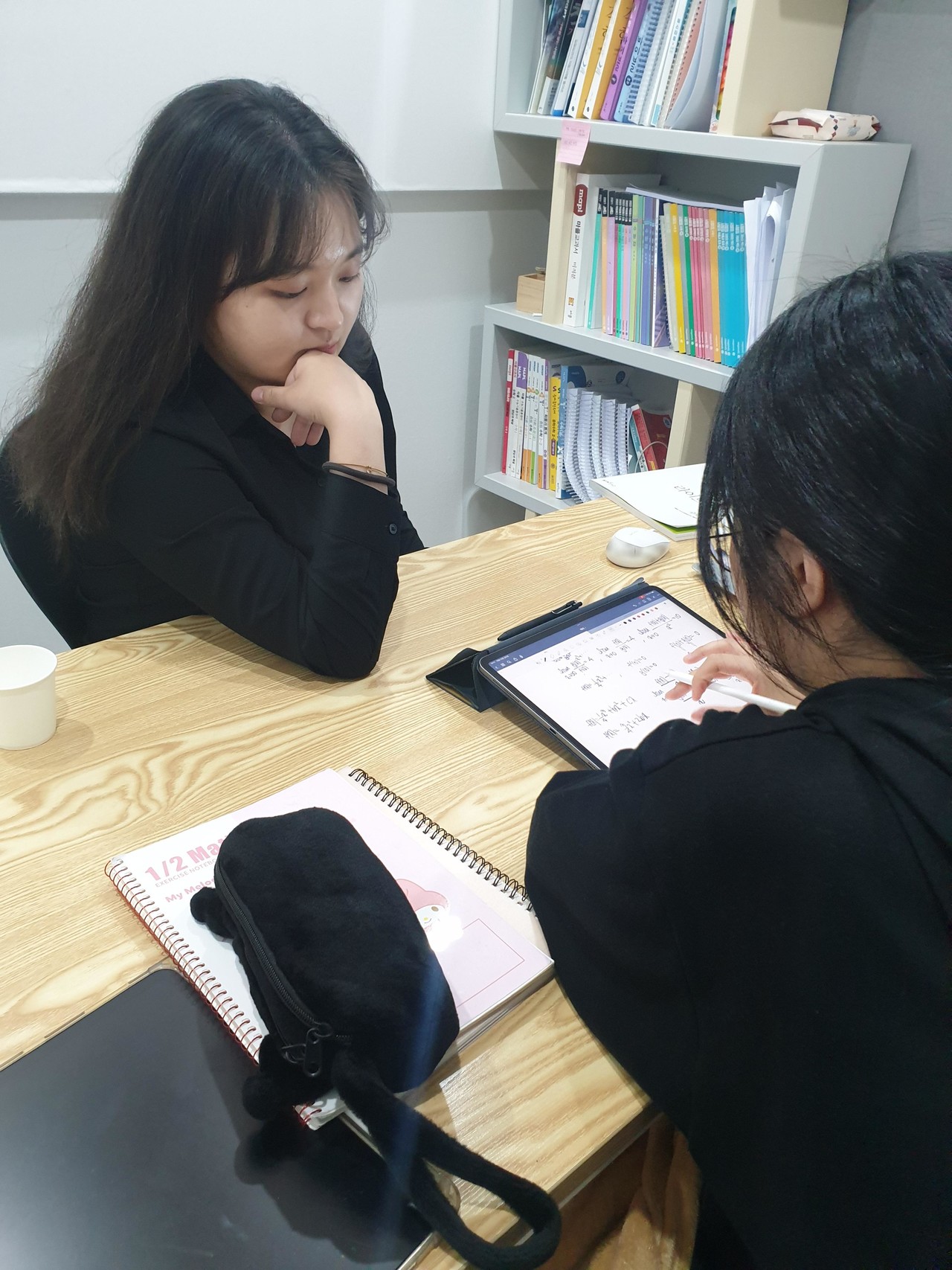학생과 선생님의 1:1 과외 수업