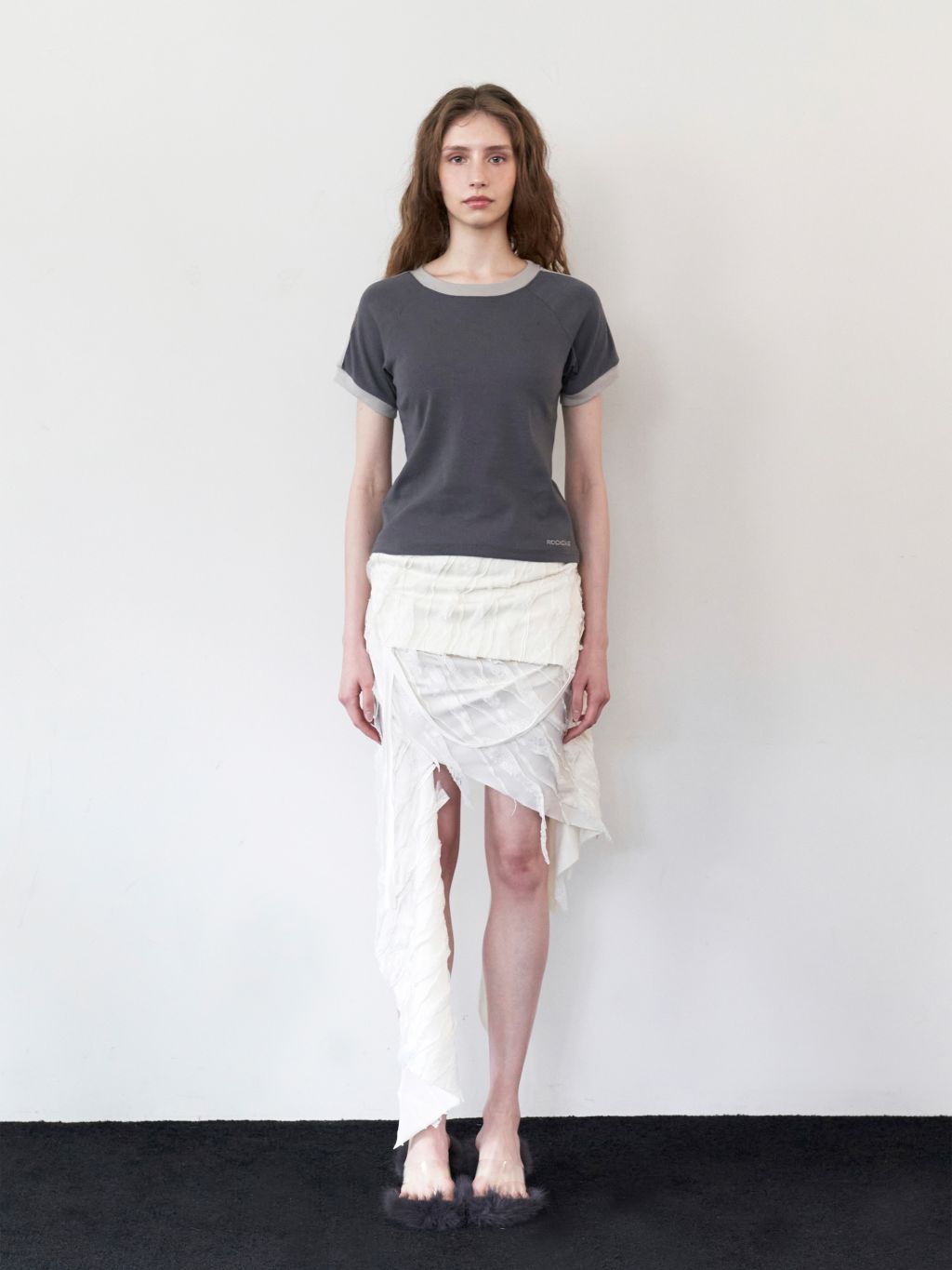 ROCKCAKE★韓国★人気★Sports 96 Lace Crop Top 3色 花柄ロゴ Sports 96 Lace Crop Top - Charcoal : 락케이크 Rock Cake