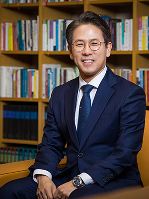 고문산 담임목사