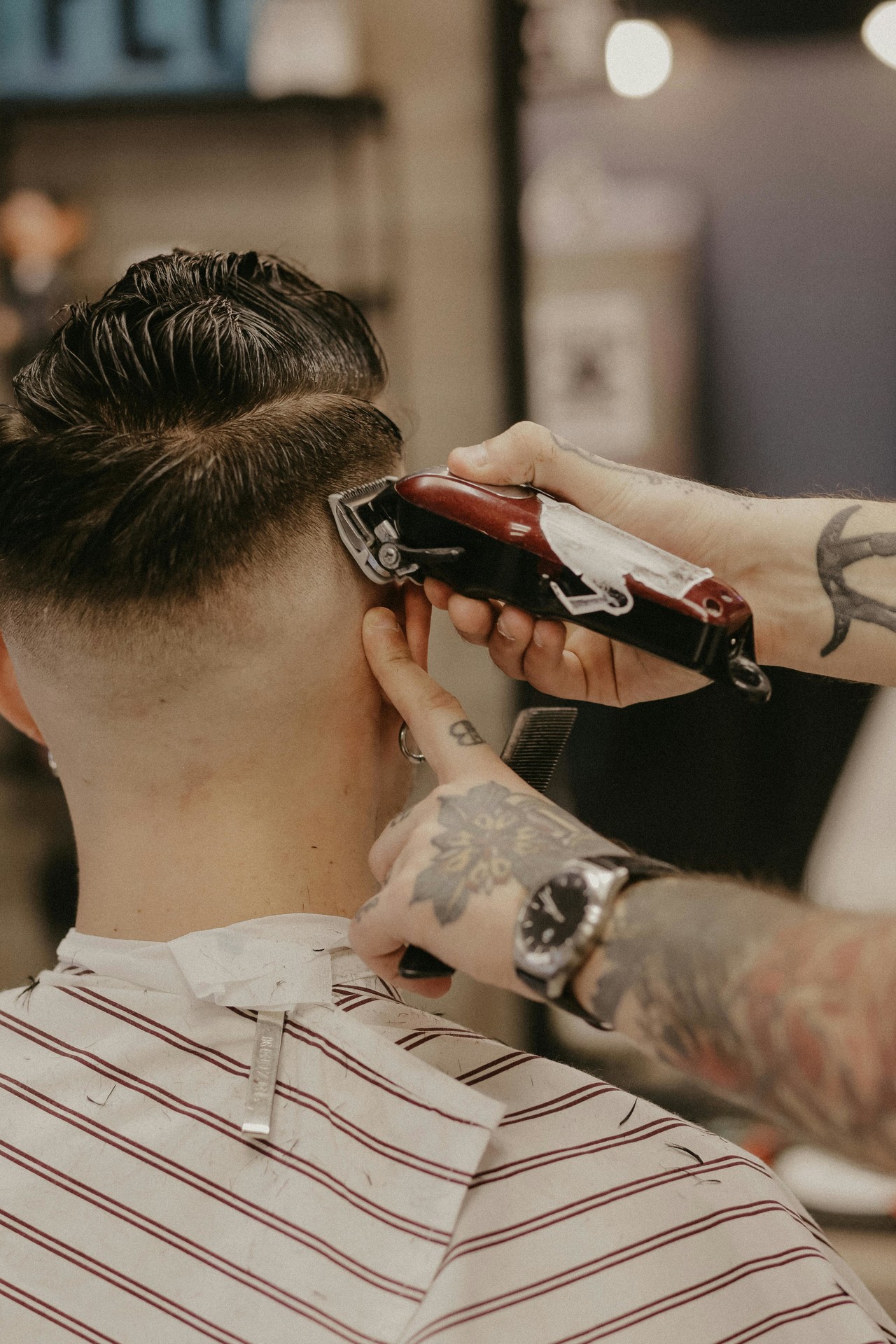 <p style="line-height: 1;"><strong><span style="font-size: 36px; color: rgb(255, 255, 255);">이용</span></strong></p>  <p style="line-height: 1;"><span style="font-size: 24px; color: rgb(255, 255, 255);">Barber</span></p>