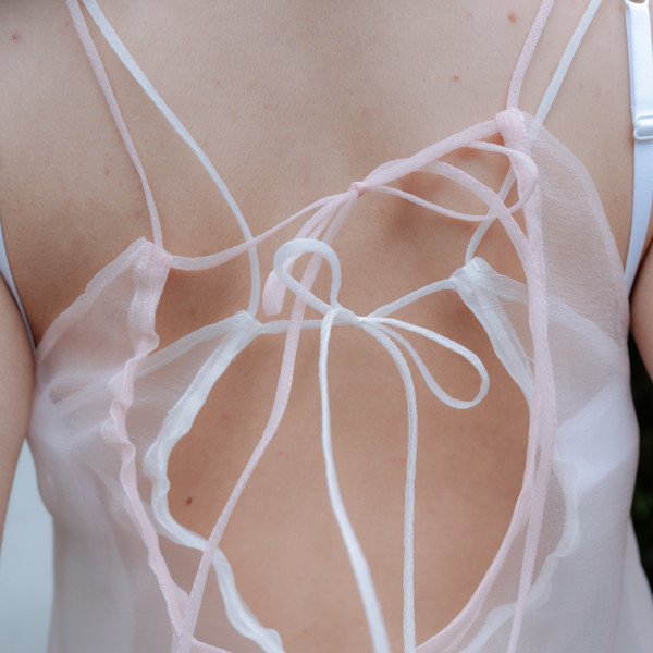 値下げ【新品未使用】MONOHA 24SS Organza sleeveless Organza sleeveless (pink / white / black) : MONOHA