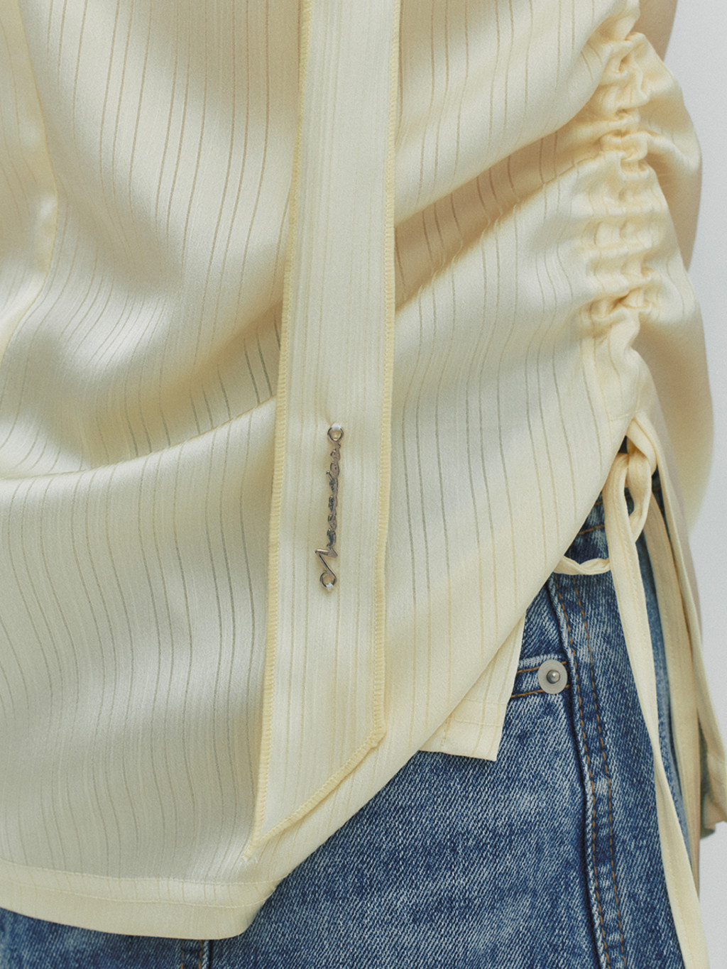 ★MEENDERI★SATIN LOGO SCARF - LEMON★正規品/韓国直送料込 MEENDERI-SATIN LOGO SCARF - LEMON│삼성물산 온라인몰 SSF Shop