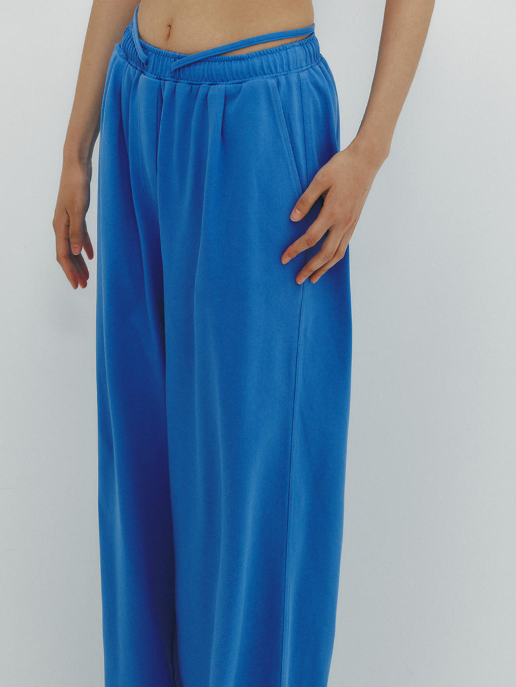 ★MEENDERI★SLIT STRING JOGGER PANTS - BLUE★正規品/直送料込 MEENDERI] SLIT STRING JOGGER PANTS - BLUE