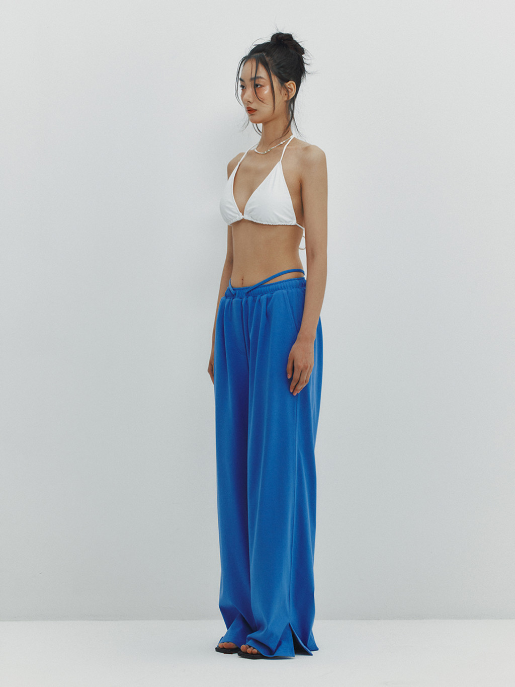 ★MEENDERI★SLIT STRING JOGGER PANTS - BLUE★正規品/直送料込 MEENDERI] SLIT STRING JOGGER PANTS - BLUE