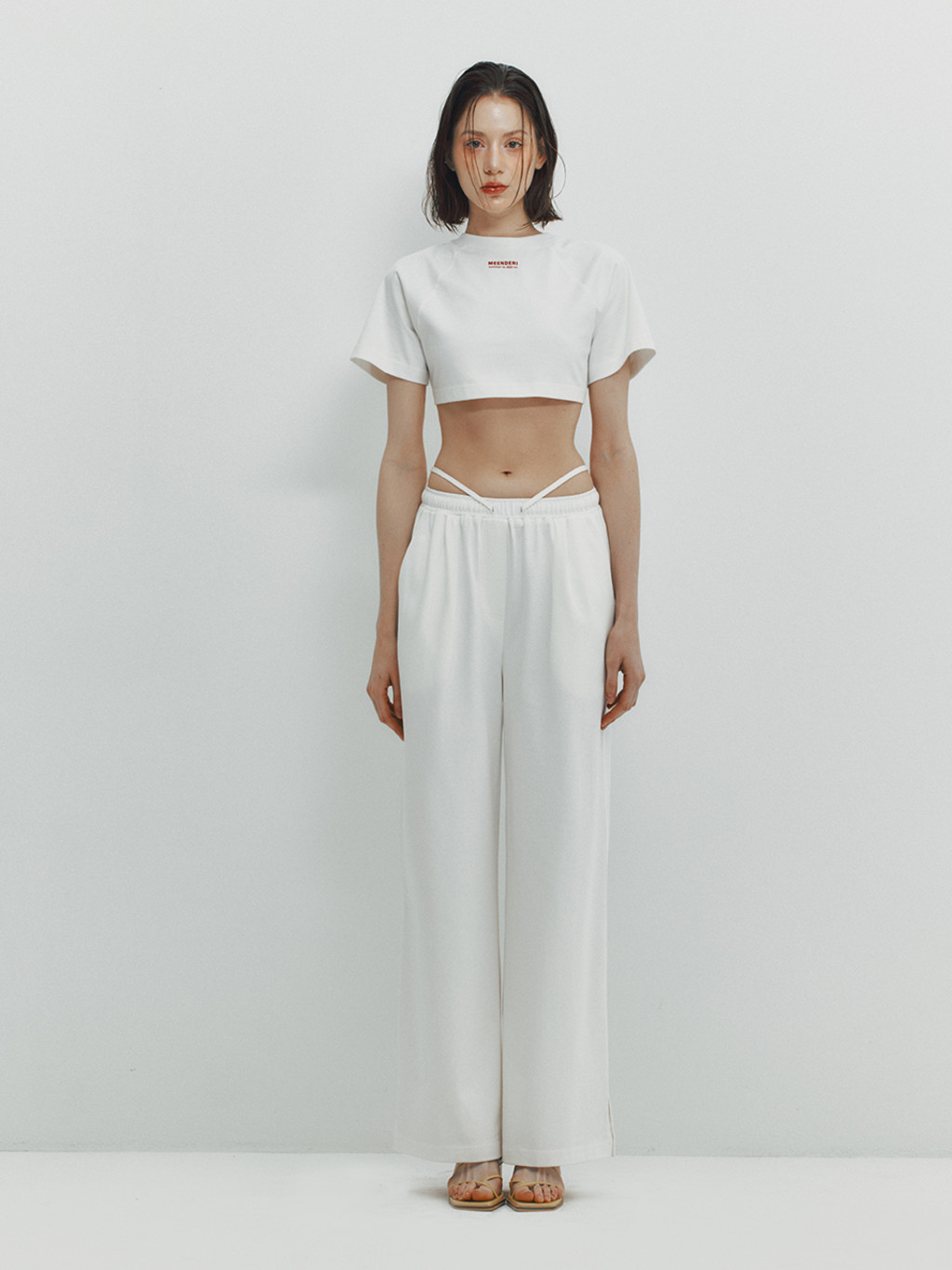 ★MEENDERI★SLIT STRING JOGGER PANTS - WHITE★正規品/送料込 MEENDERI] SLIT STRING JOGGER PANTS - WHITE