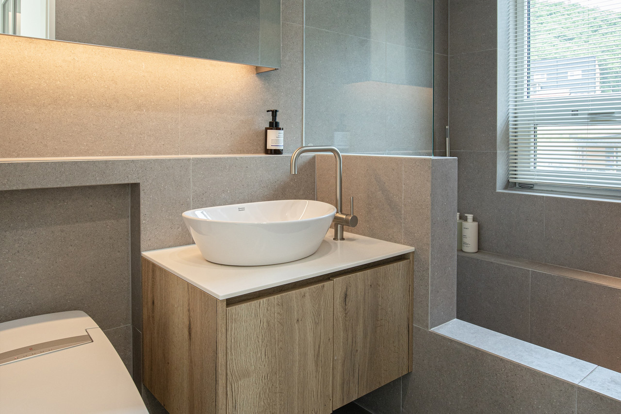 BATH ROOM