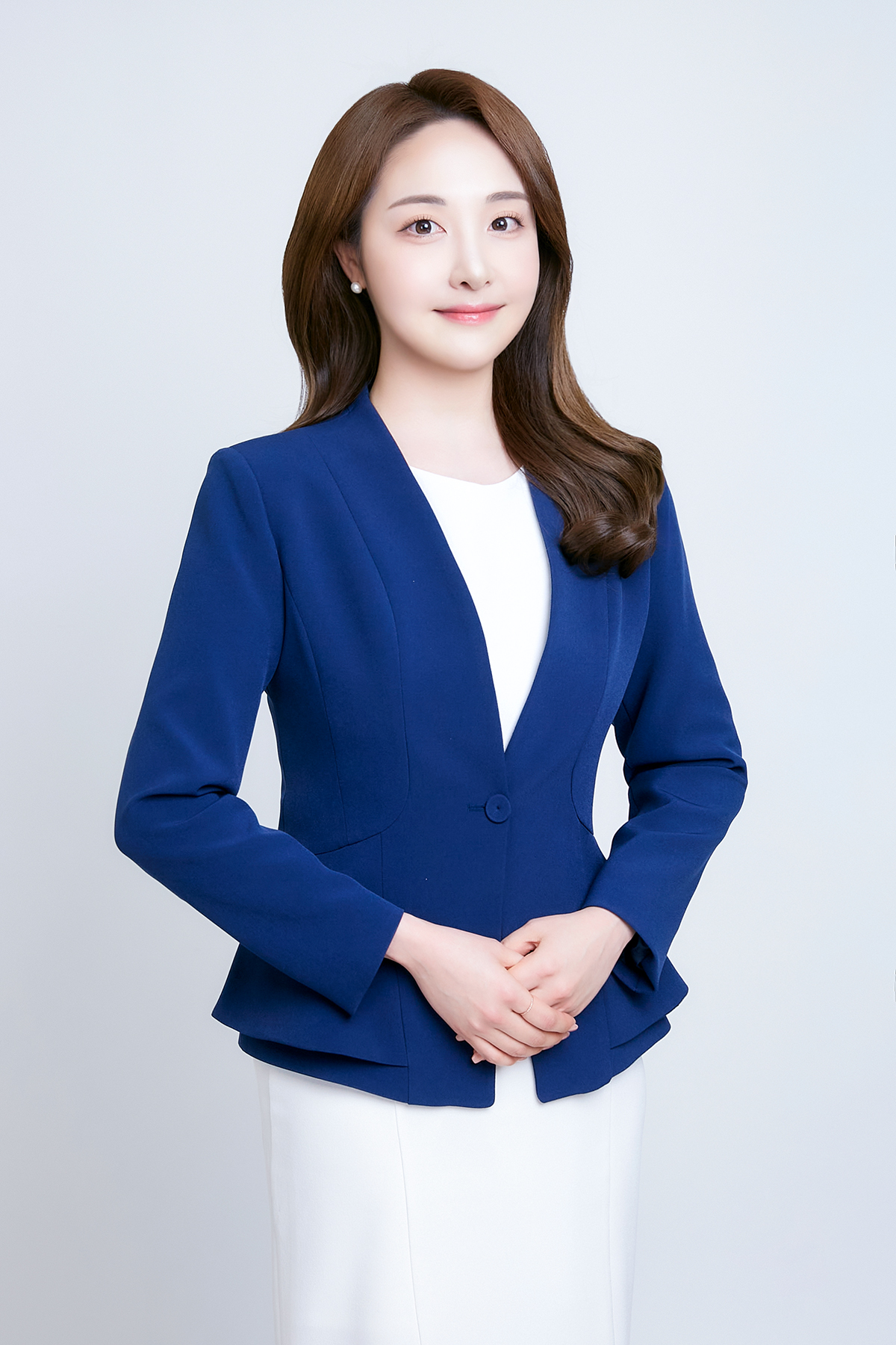 <p style = "font-size:20px"><b>김진희 교수</b></p>