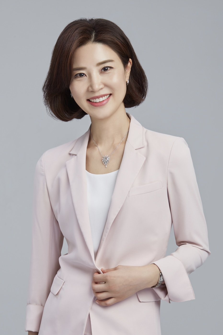 </br><p style = "font-size:30px; color: #0a3d62">대표원장 <b>배교수</b></p>
