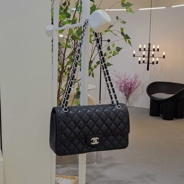 CHANEL 샤넬 클래식 미디움 은장 캐비어 백