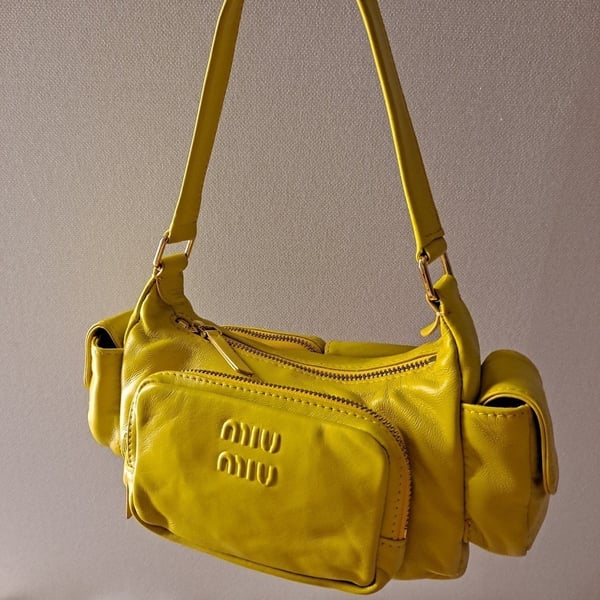 MIUMIU 미우미우 나파가죽 포켓백