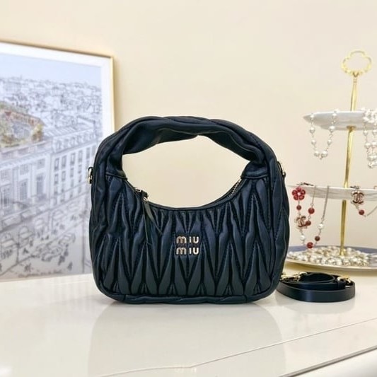 MIUMIU 미우미우 완더 호보백 블랙