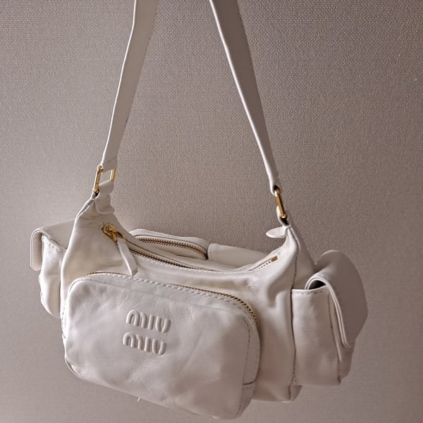 MIUMIU 미우미우 나파가죽 포켓백