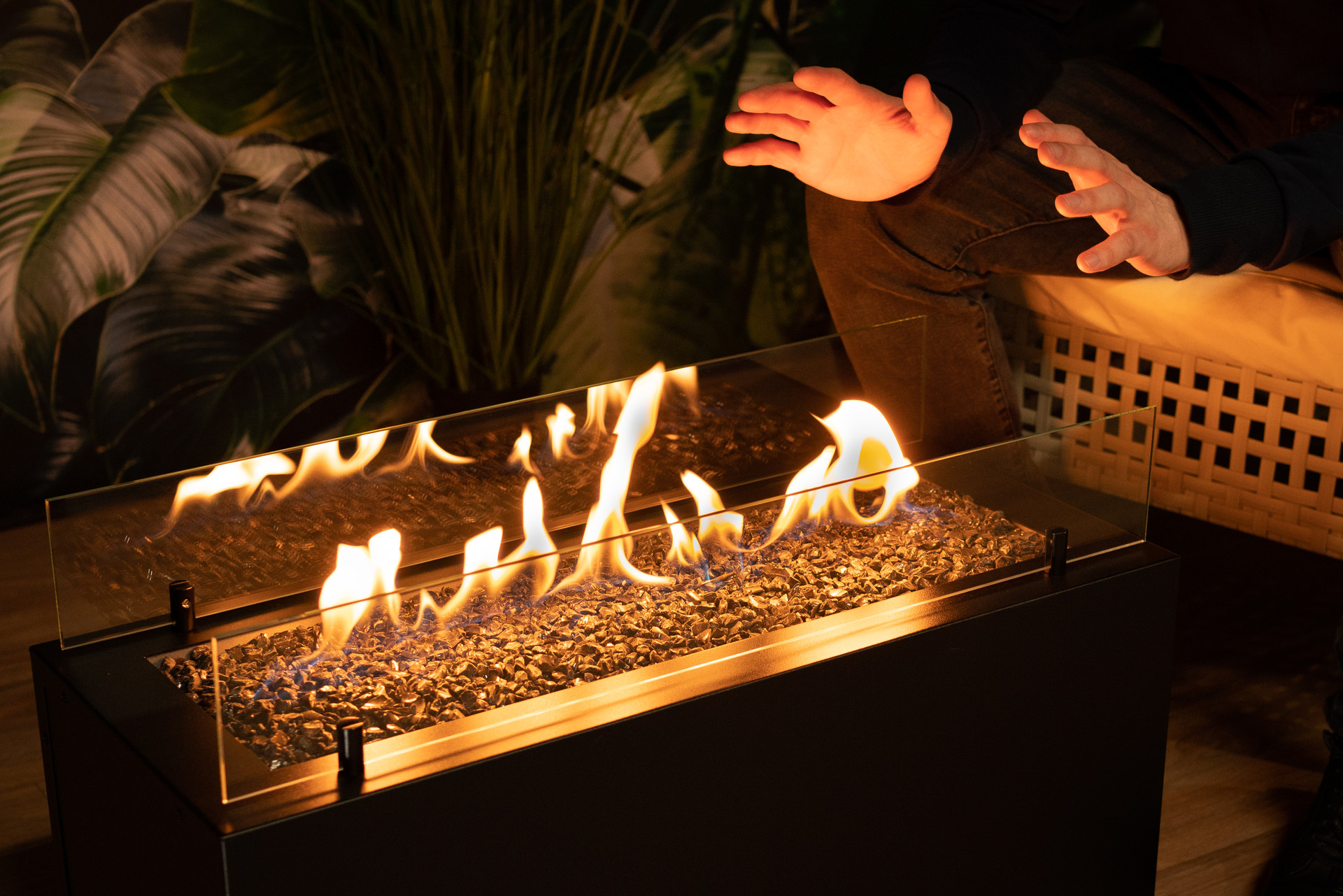 <h2 style="margin: 60px; font-weight: 900;">에탄올 벽난로</h2><br><div style="margin-left: 50px;"><span style="padding: 50px 18px; border-radius: 100px; border: 1px solid #fff;">more view →</span></div>