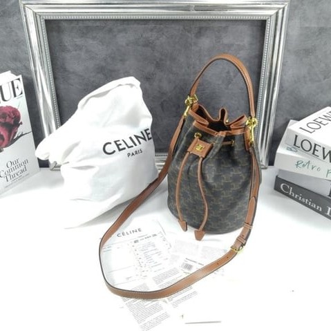 CELINE 셀린느 NEW 클라라백  트리옹프 캔버스 & 카프스킨