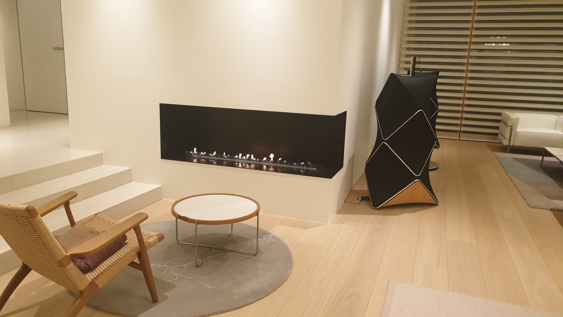 <h2 style="margin: 60px; font-weight: 900;">설치사례</h2><br><div style="margin-left: 50px;"><span style="padding: 50px 18px; border-radius: 100px; border: 1px solid #fff;">more view →</span></div>