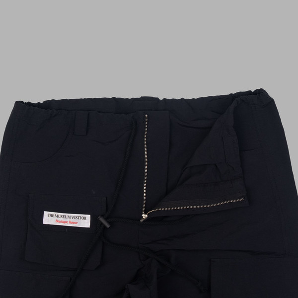 DOUBLE POCKET CARGO PANTS (BLACK) : THE MUSEUM VISITOR
