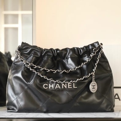 CHANEL 샤넬 22 샤이니 카프스킨 은장 가로버전